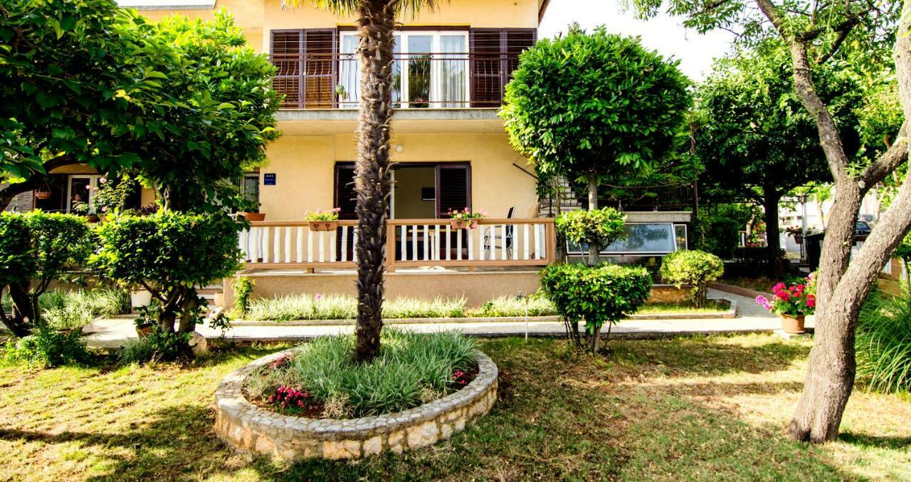 Apartman Darja อูมัค ภายนอก รูปภาพ